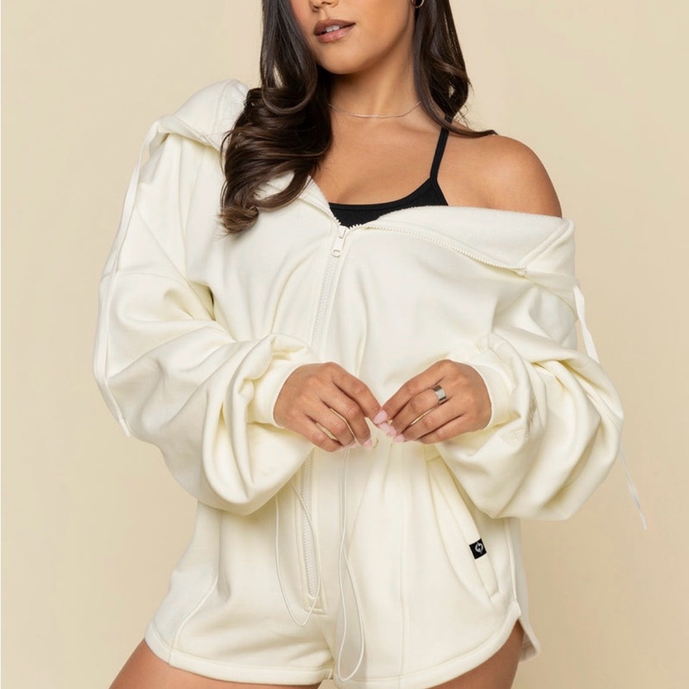 NWT Cozy Cream Zip-Up Cloud Hoodie Romper In Marshmallow